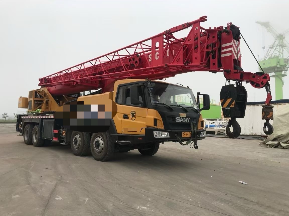 大石桥市工厂设备吊装租赁吊车