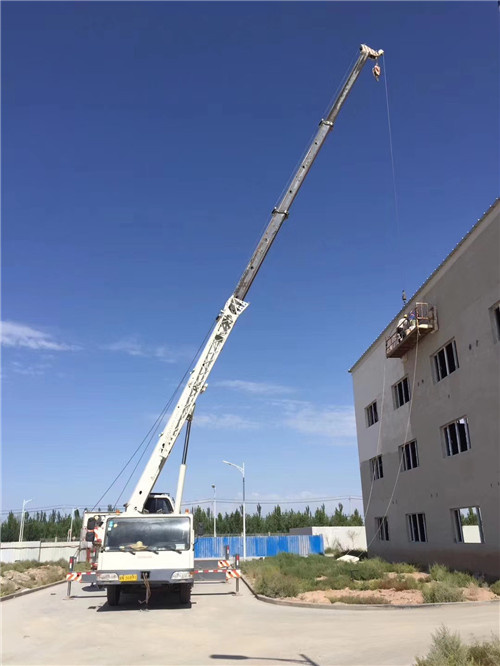 大石桥市“轻装强干”—— 吊车的 “轻量化臂架” 技术