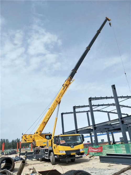 大石桥市超高层建筑钢结构吊装案例